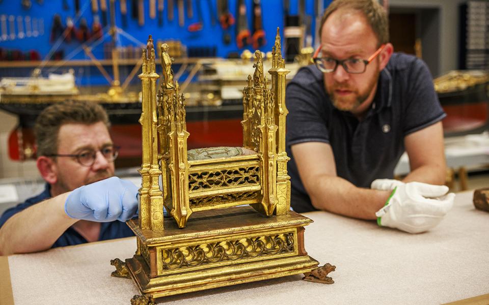 Restauratie van Kerstwiegje