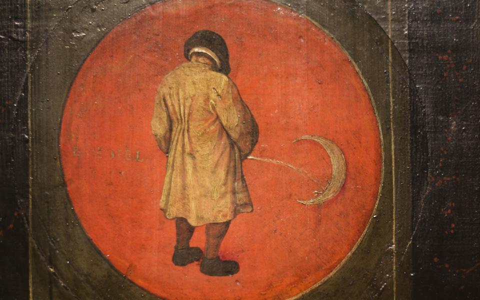 Schilderij van een man die tegen de maan plast.